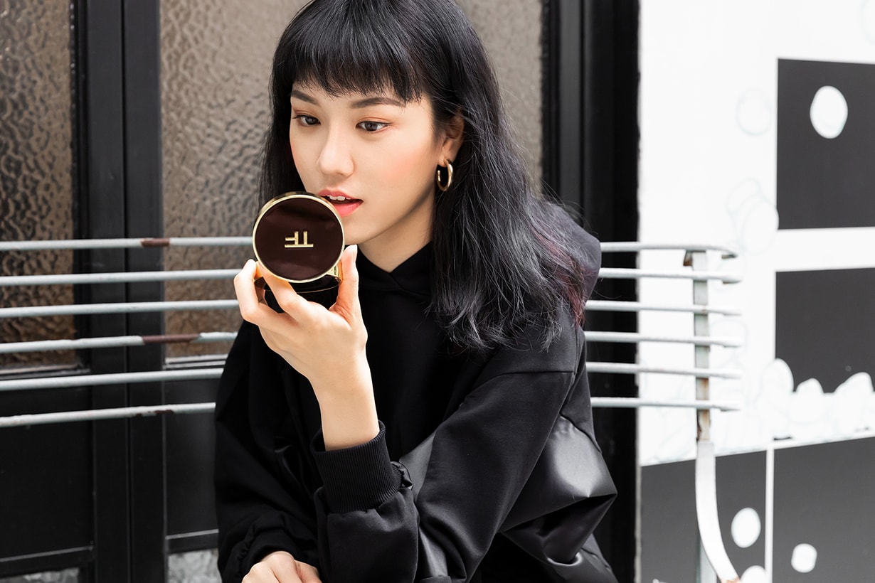 tom ford Satin-Matte Cushion Compact_styling demo_01