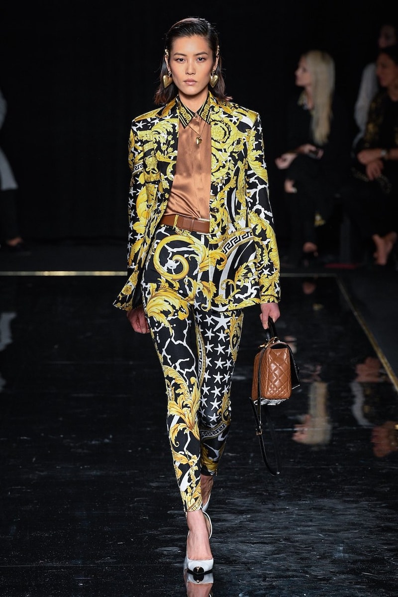 versace last show pre-fall 2019 runway looks