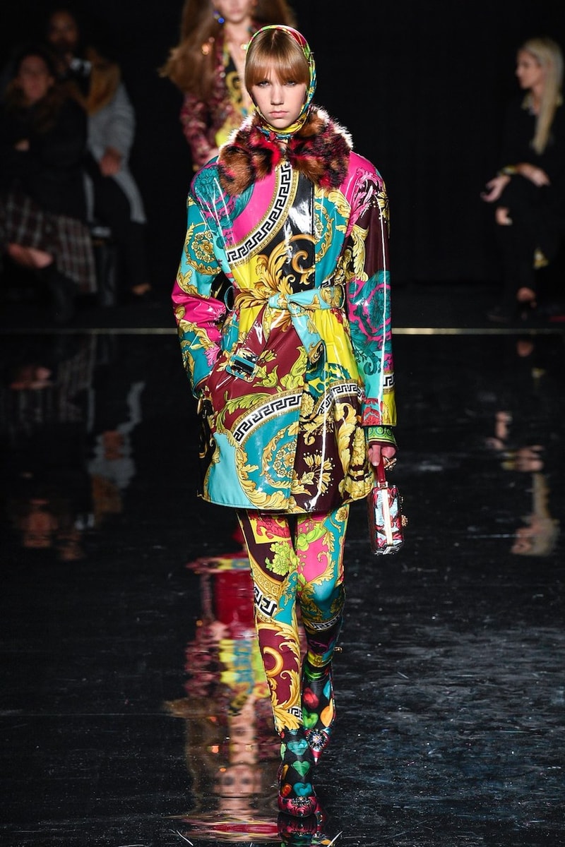 versace last show pre-fall 2019 runway looks