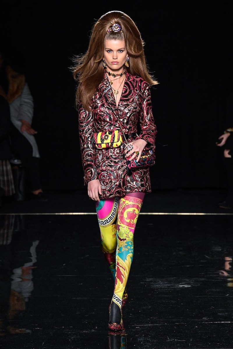 versace last show pre-fall 2019 runway looks