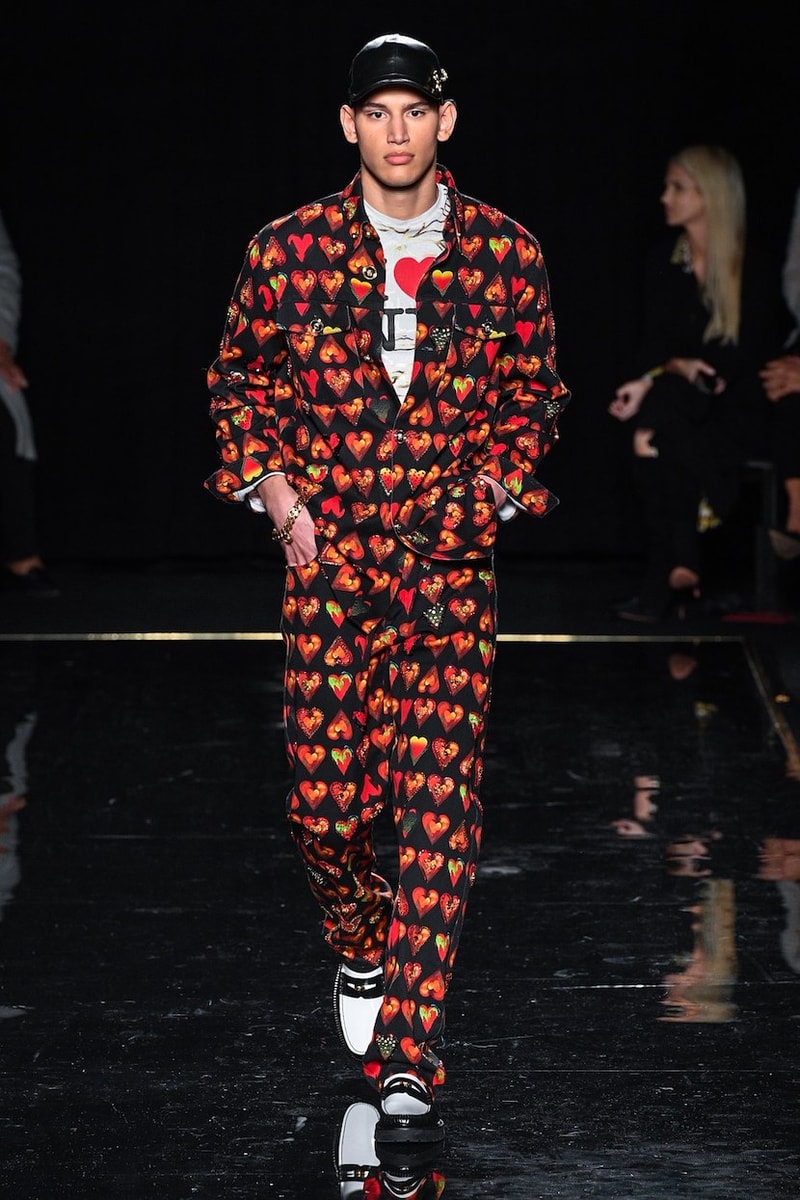 versace last show pre-fall 2019 runway looks