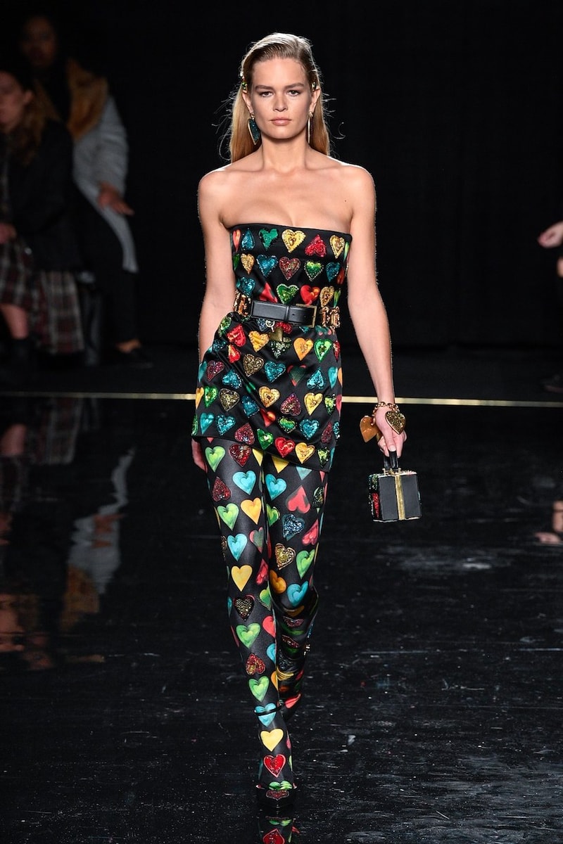 versace last show pre-fall 2019 runway looks