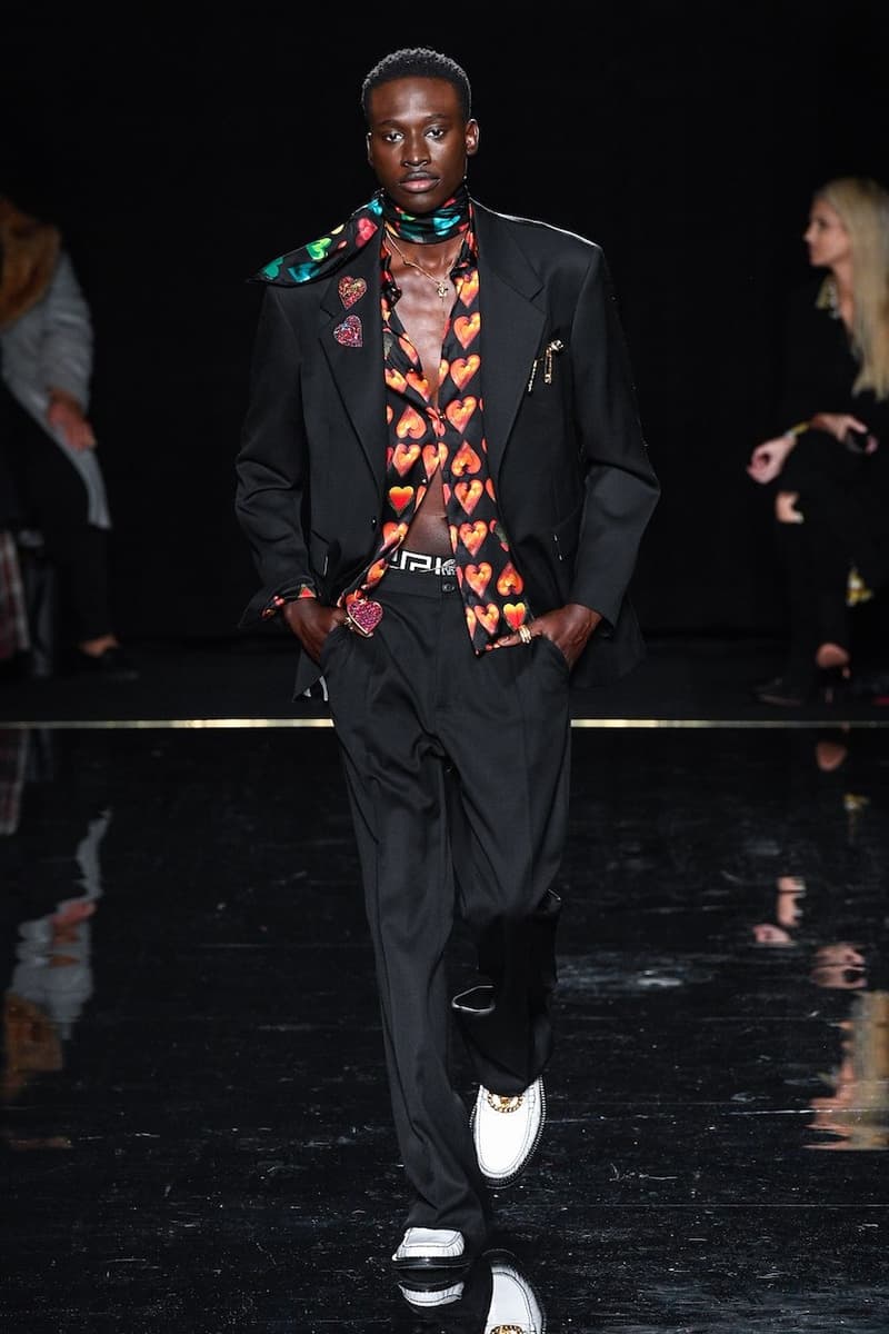 versace last show pre-fall 2019 runway looks