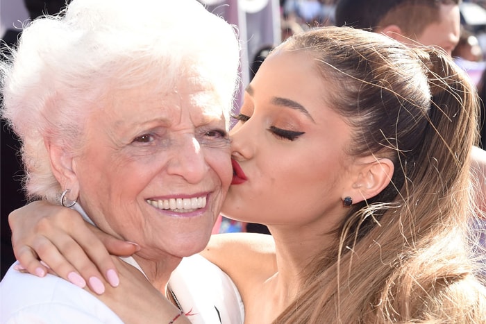Ariana Grande 帶 93 歲嫲嫲去刺青！這兩嫲孫可以多瘋狂？