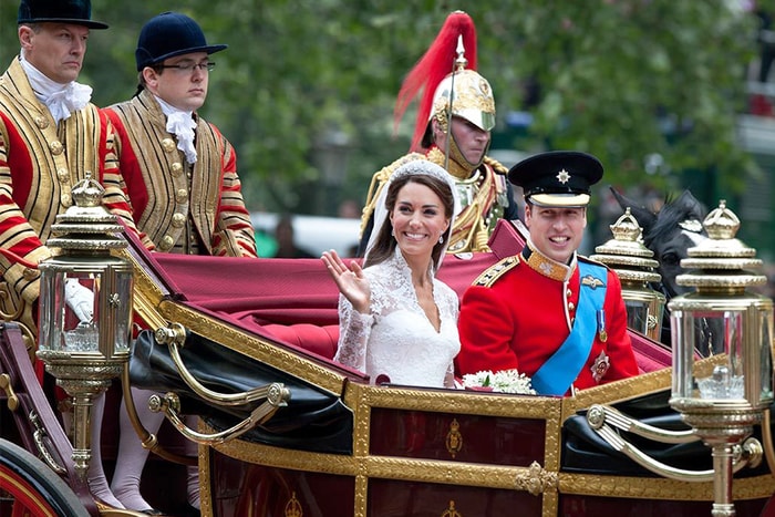 王妃也不一定要坐馬車！像凱特就選擇自己駕車進皇宮