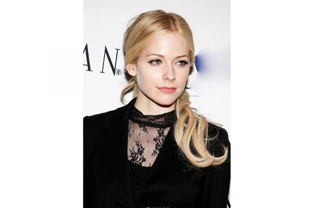 Avril Lavigne Change Smoky makeup impression Nude Makeup