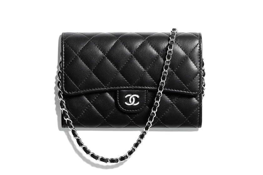 chanel-Classic-clutch-with-chain
