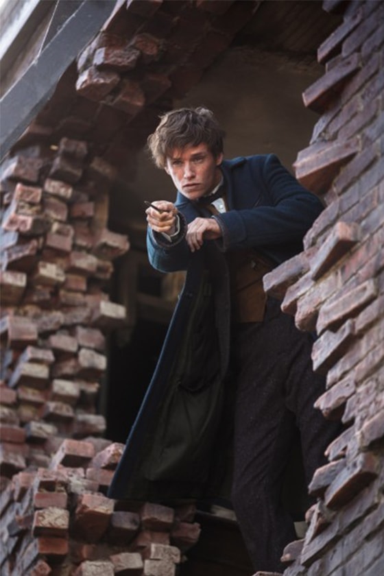 eddie redmayne felicity jones the aeronauts look