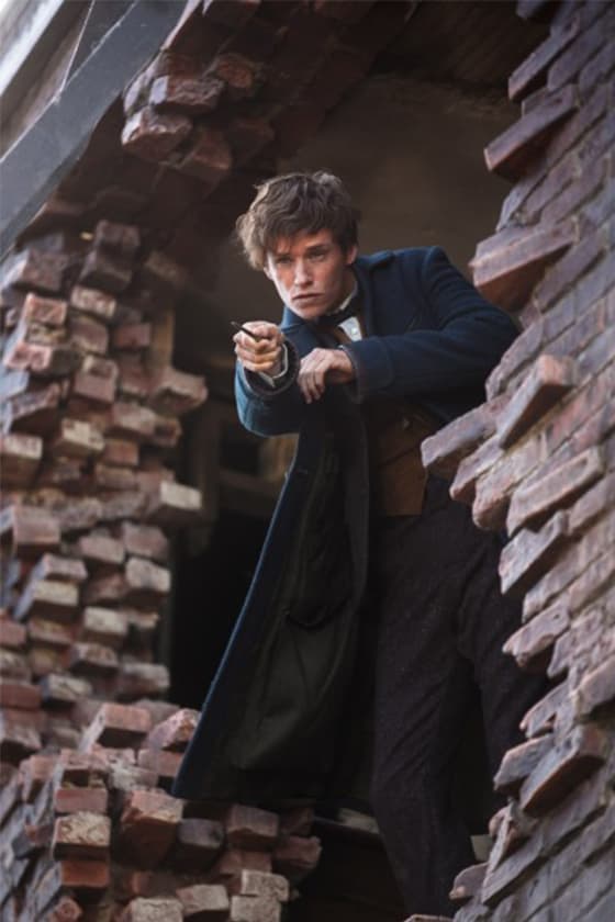 eddie redmayne felicity jones the aeronauts look