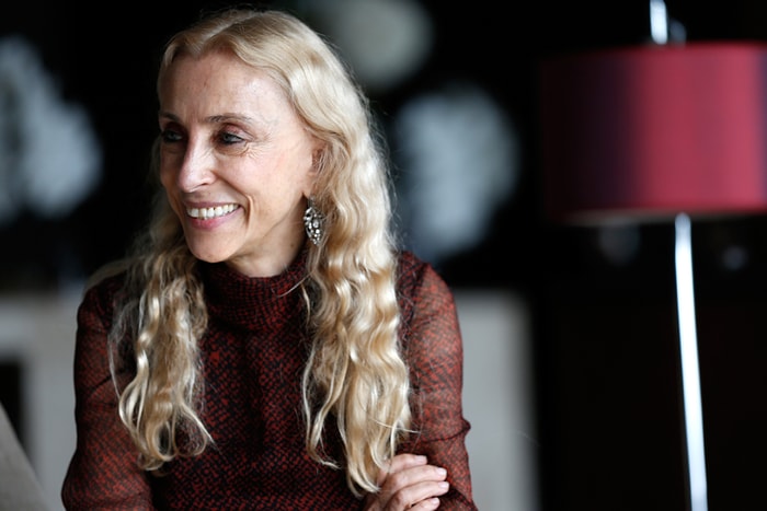 《Vogue Italia》已故主編 Franca Sozzani 的衣櫃珍藏,將於 Yoox 慈善放售