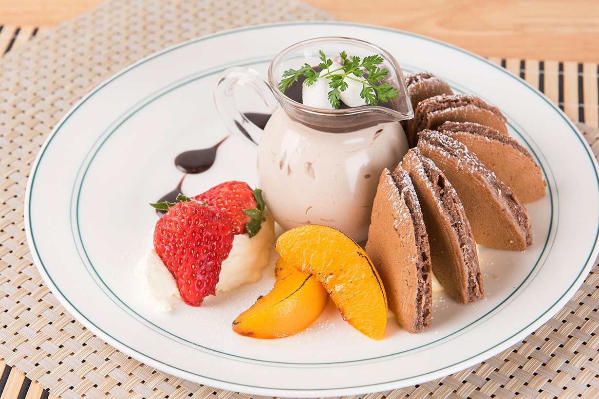 gram-Chocolate Mousse with Caramel Peach Pancake