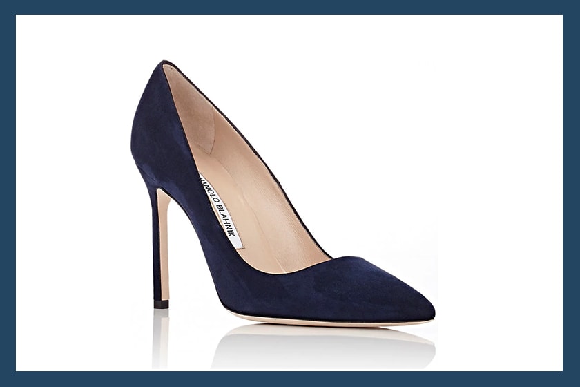 meghan-markle-manolo-blahnik-navy-heels