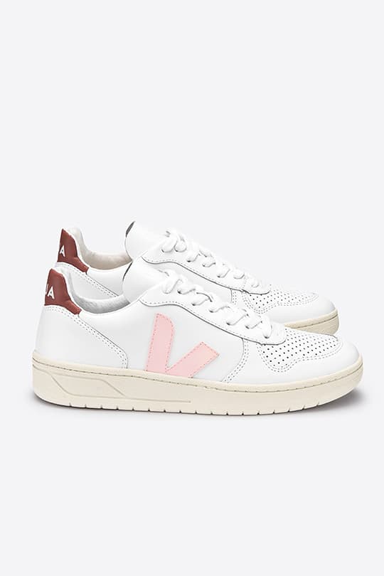 veja sneakers Meghan markle white pink