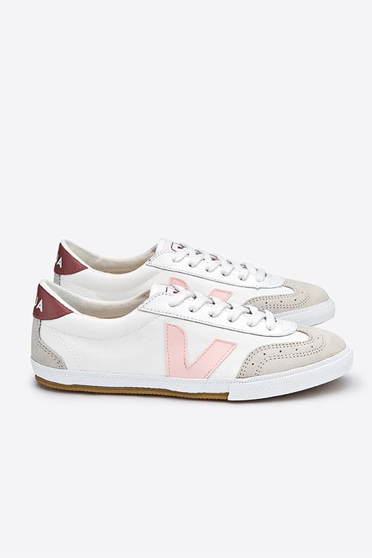 veja sneakers Meghan markle white pink