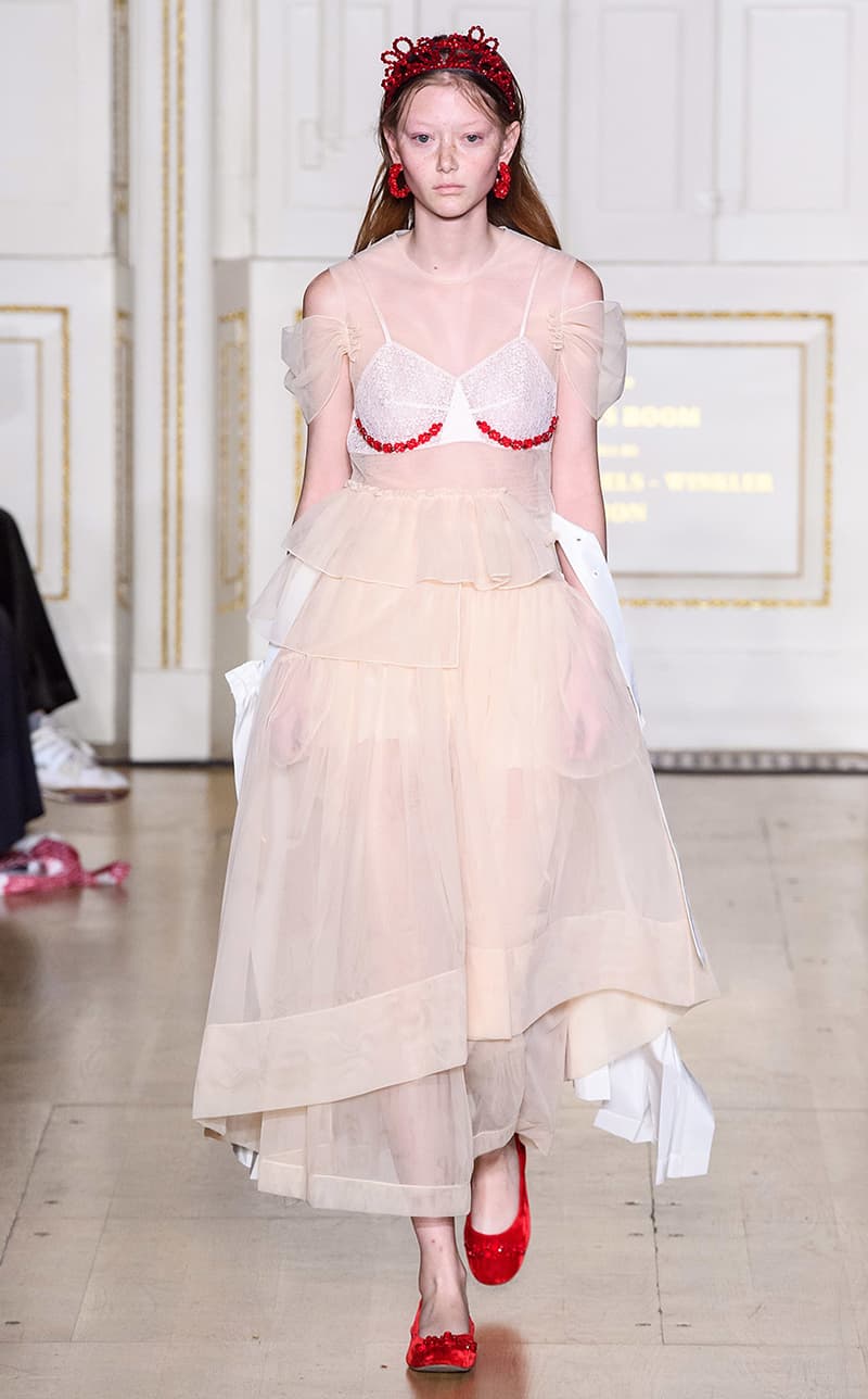 2019-lfw-simone-rocha-fashion-show