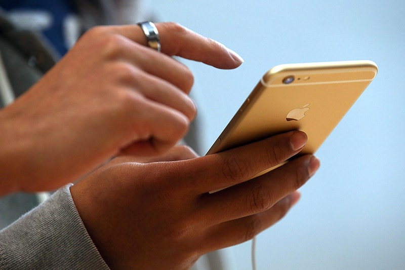apple new iphone charging pad function rumor