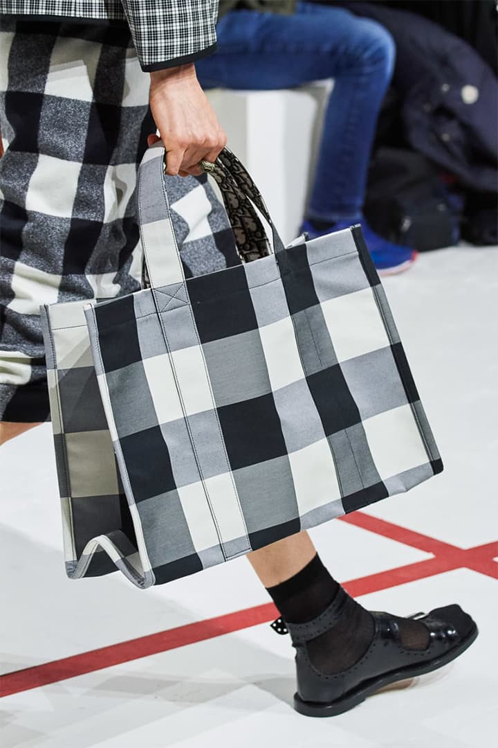 dior-handbags-fall-2019-runway