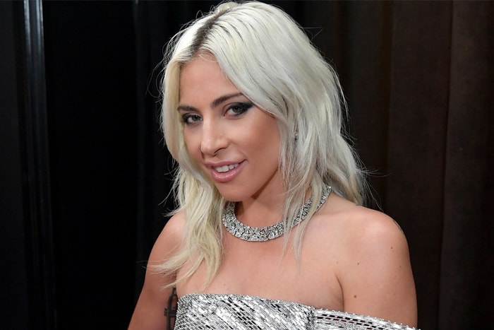 Lady Gaga 傳出退婚?領獎沒戴上巨型婚戒,未婚夫更沒出席⋯