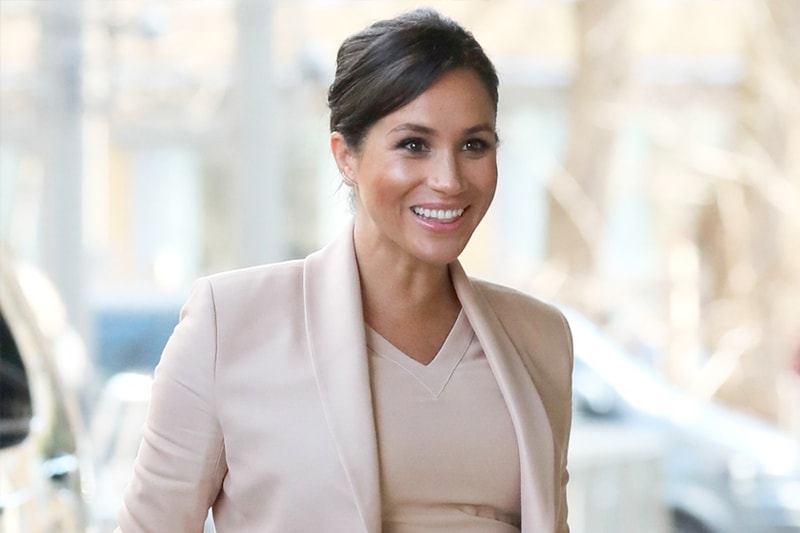 meghan-markle-style-spray-tights