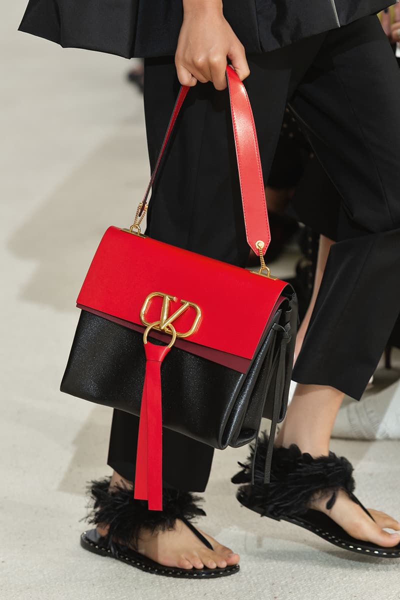 Valentino Garavani VRING Shoulder Bag - HKD 24,600