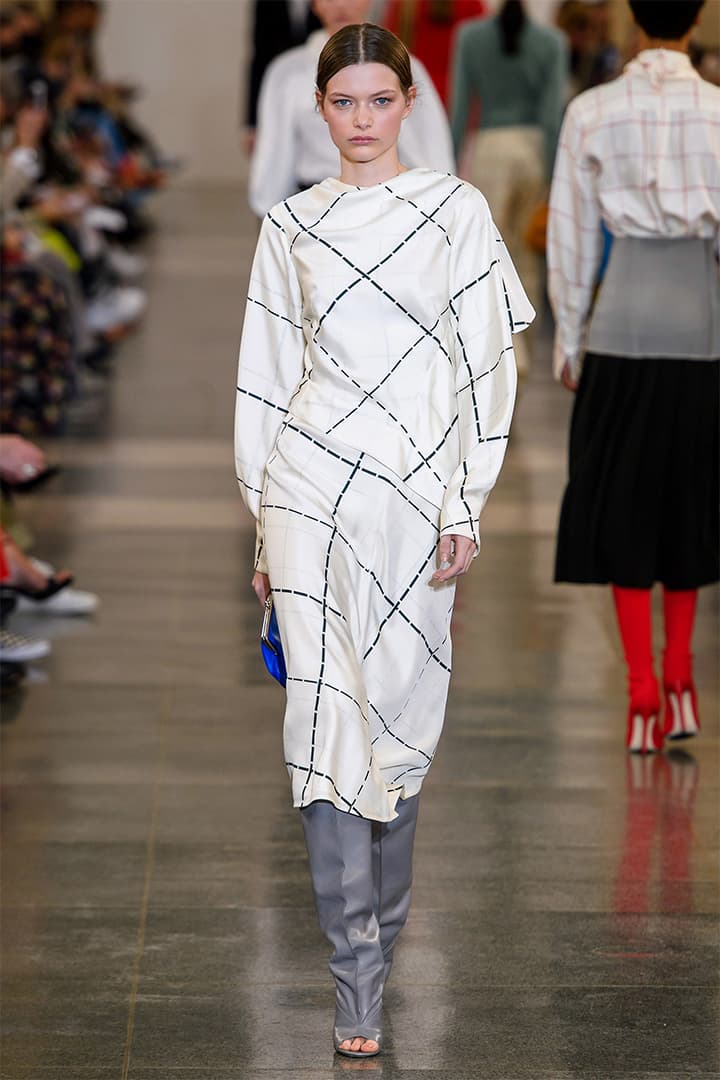 victoria-beckham-fw19-lfw runway
