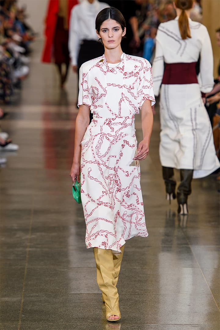 victoria-beckham-fw19-lfw runway