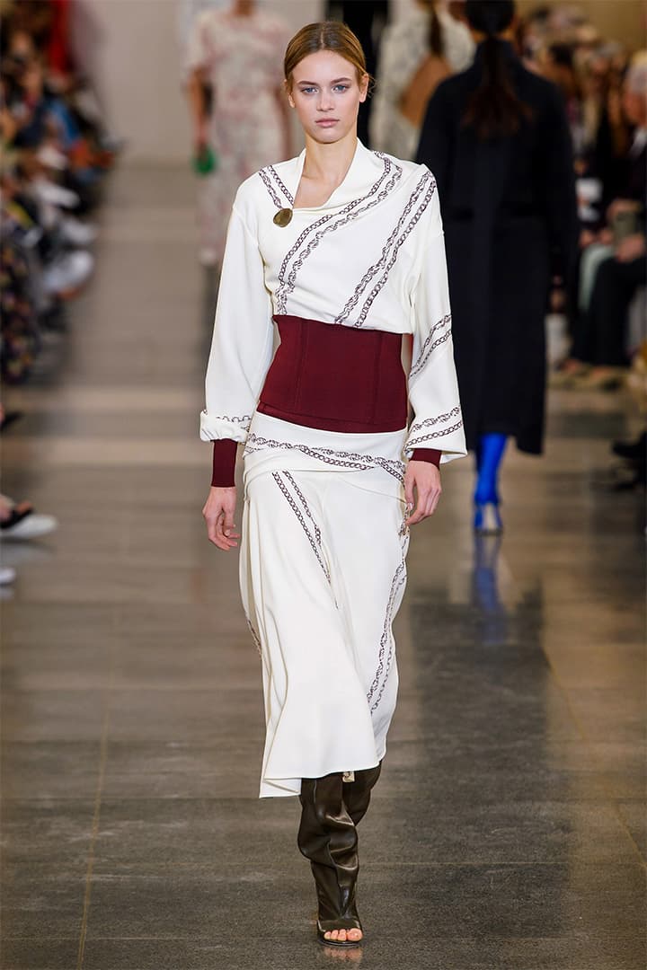 victoria-beckham-fw19-lfw runway