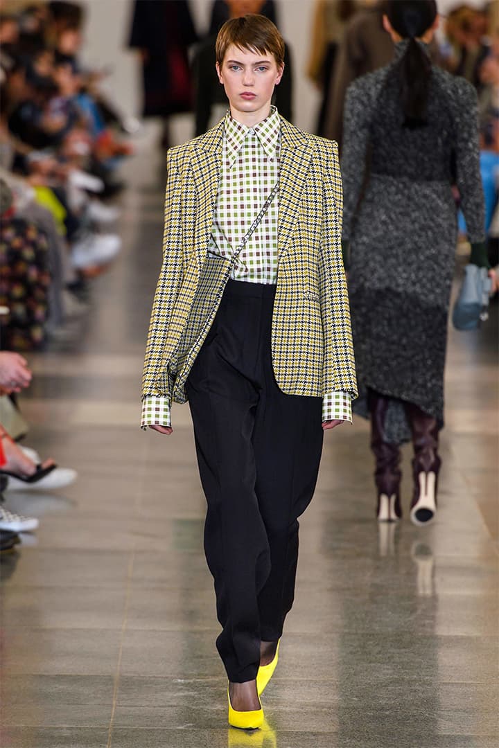 victoria-beckham-fw19-lfw runway