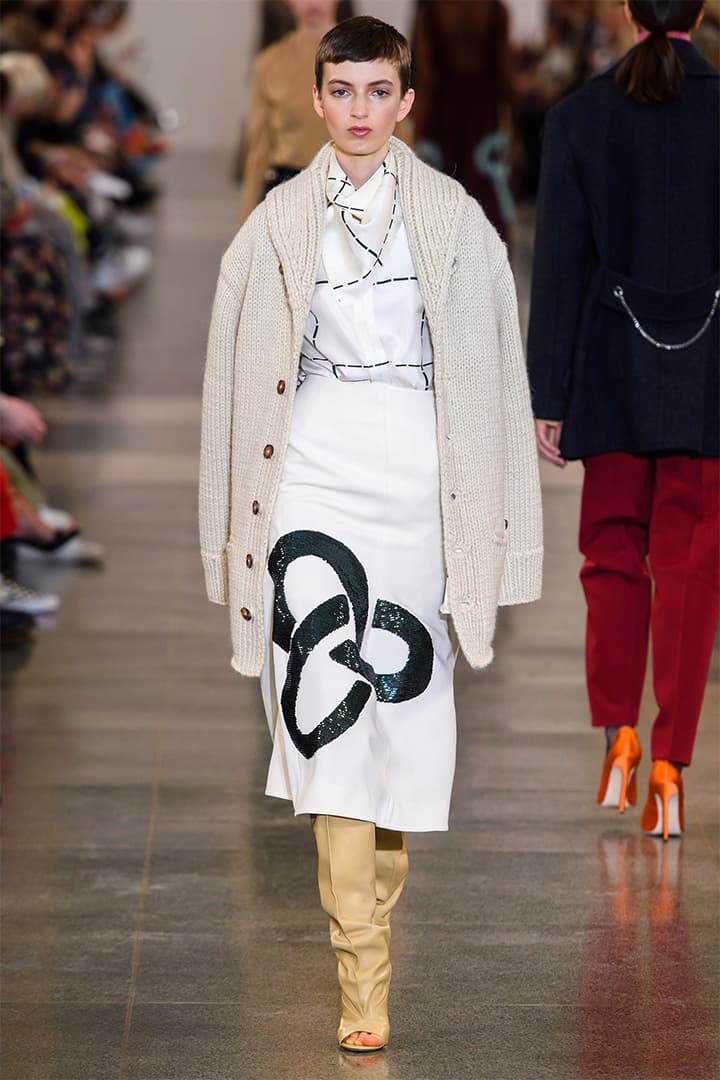 victoria-beckham-fw19-lfw runway