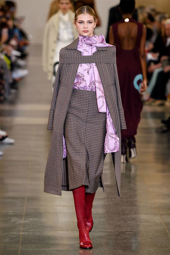 victoria-beckham-fw19-lfw runway