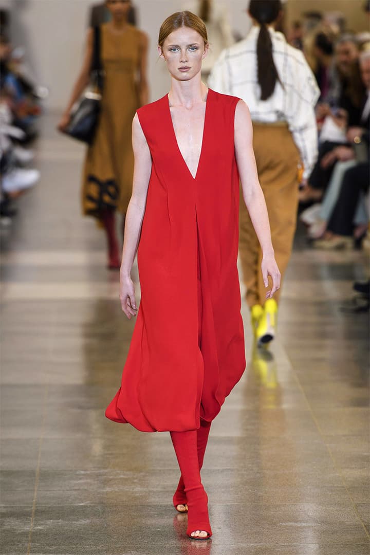 victoria-beckham-fw19-lfw runway