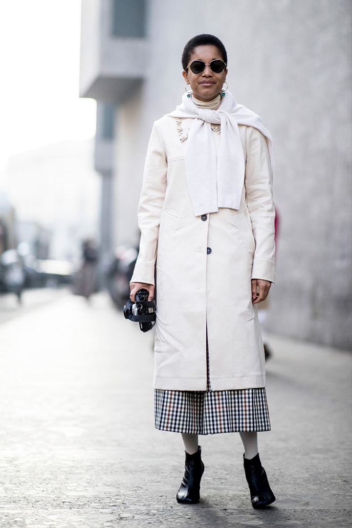 White Trench Coat Outfits Street Style