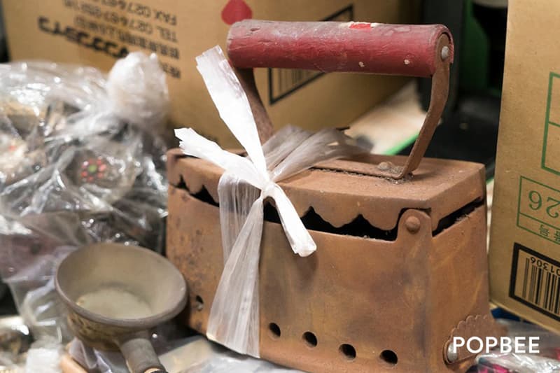 yung-lee-hong Sheung Wan vintage shop in hong kong