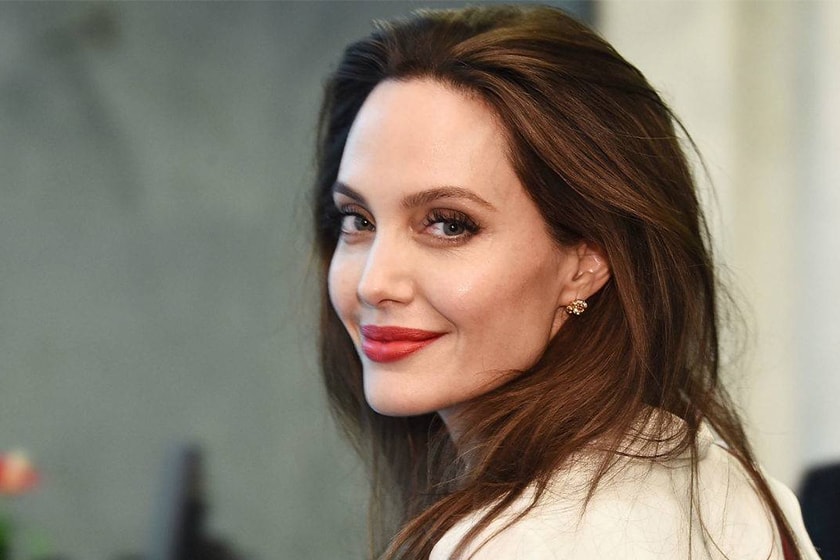 angelina jolie in talks with marvel the eternals movie