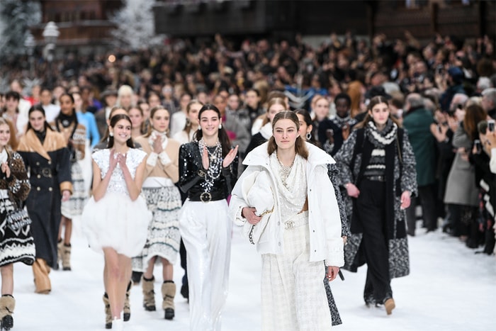 #PFW:哀而不傷的 Chanel 時裝秀,用這 7 個含蓄方式悼念老佛爺