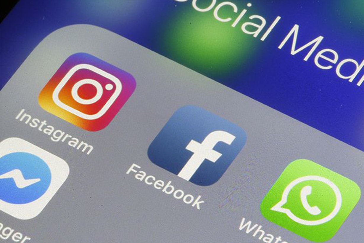Mobile Phone Social Media Facebook Instagram Apps