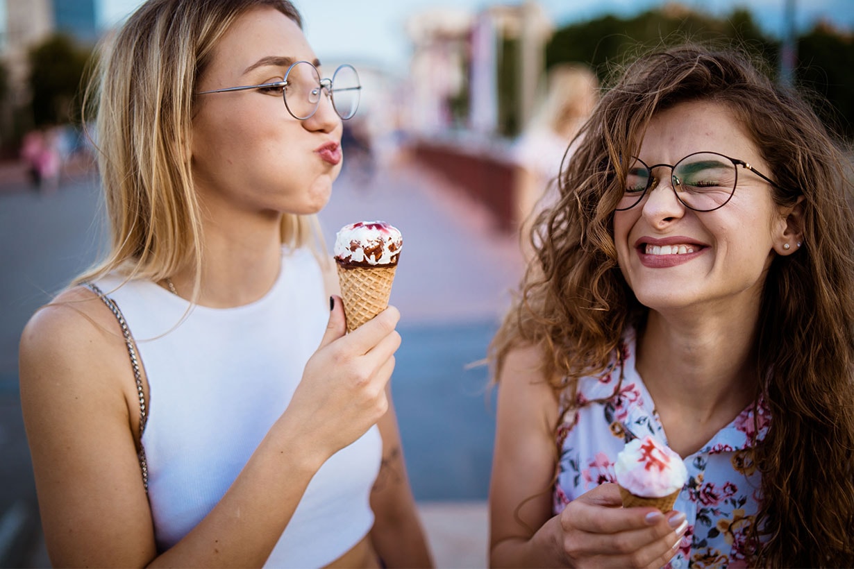 friends-eating