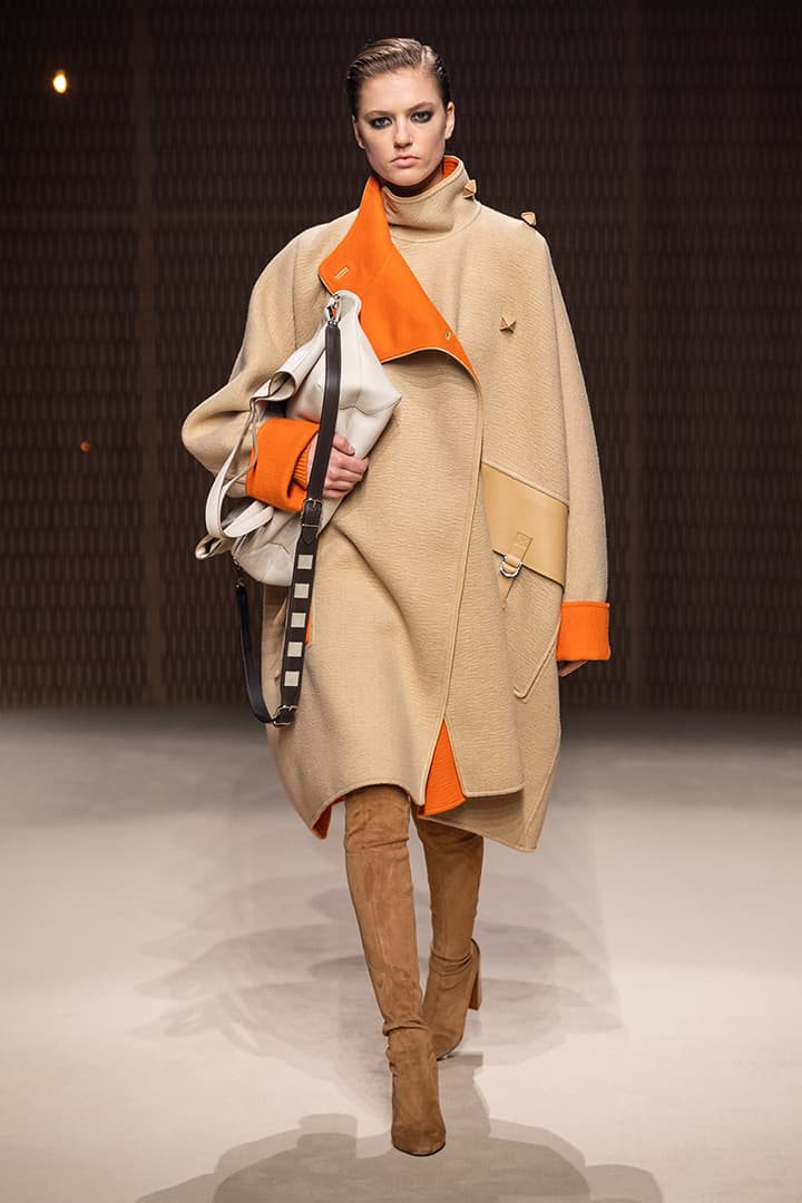 Hermès PFW Paris Fashion Week 2019 Fall Nadège Vanhee-Cybulski Leather silk coat dress feminine women starry light