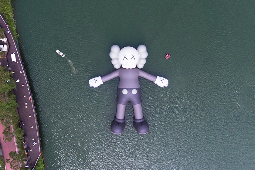 KAWS-HOLIDAY-seoul