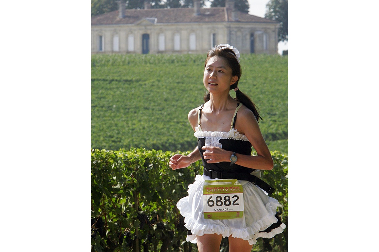 French-marathon-runners-drink-wine-eat-cheese
