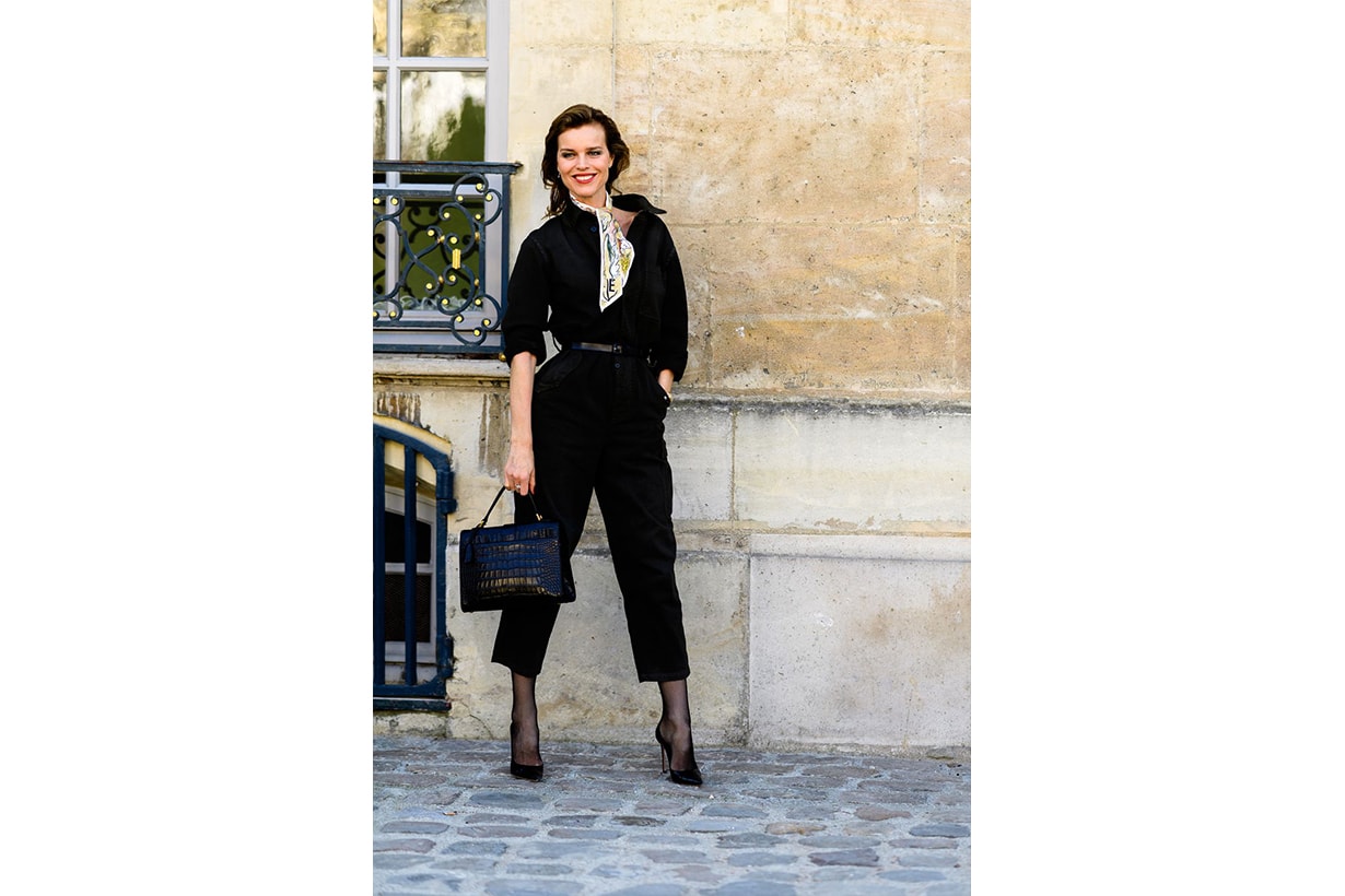 Silk Scarf All Black Outfit Street Style