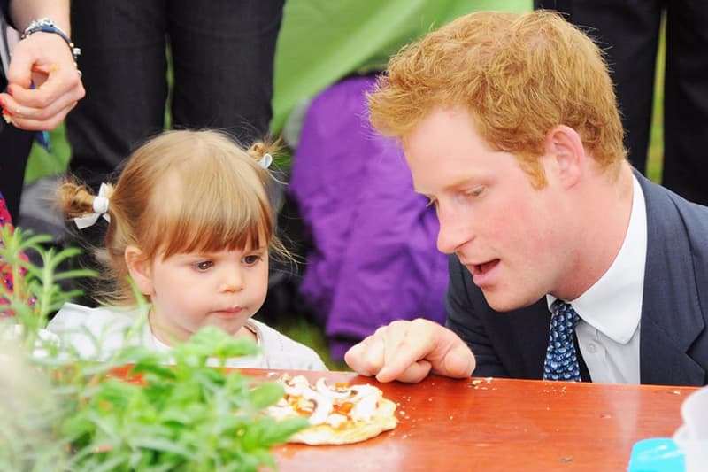 Prince-Harry-Meeting-Baby