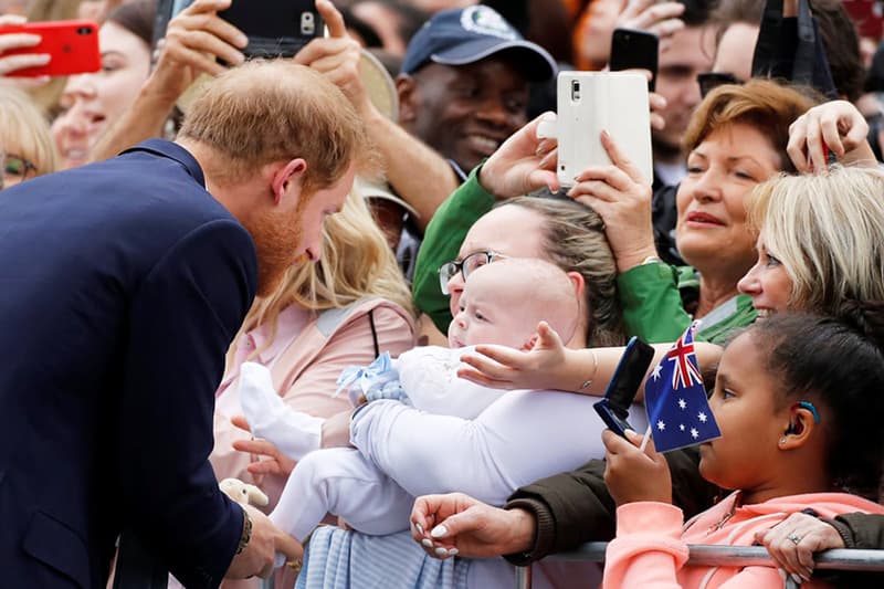 Prince-Harry-Meeting-Baby