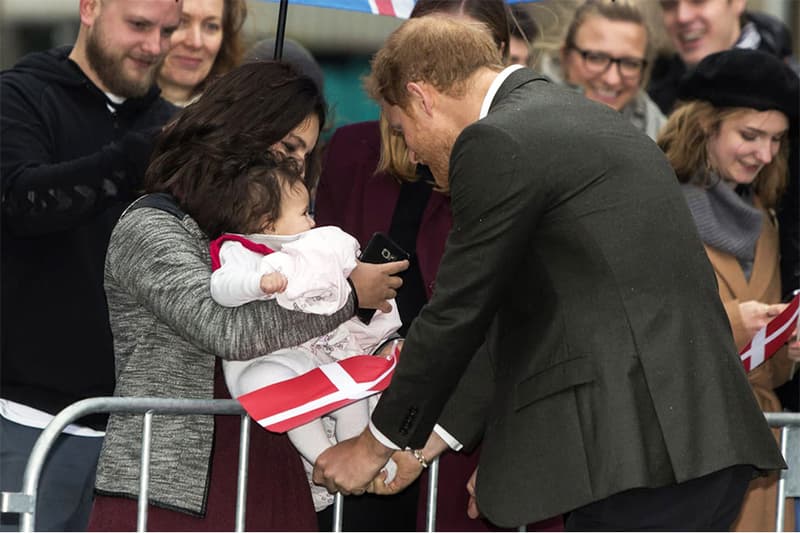 Prince-Harry-Meeting-Baby