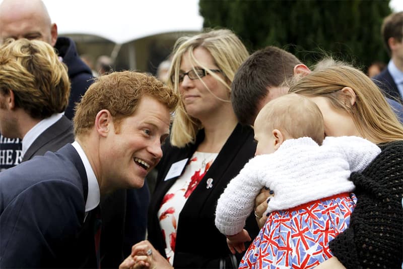 Prince-Harry-Meeting-Baby