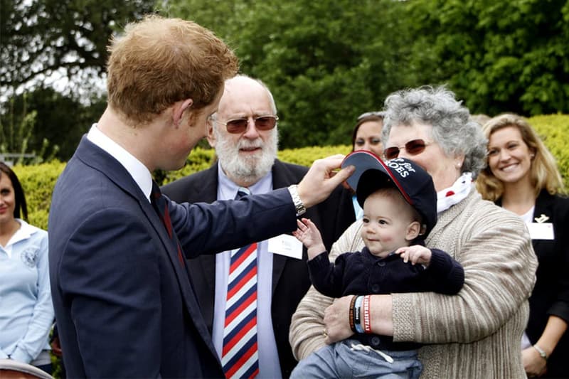 Prince-Harry-Meeting-Baby