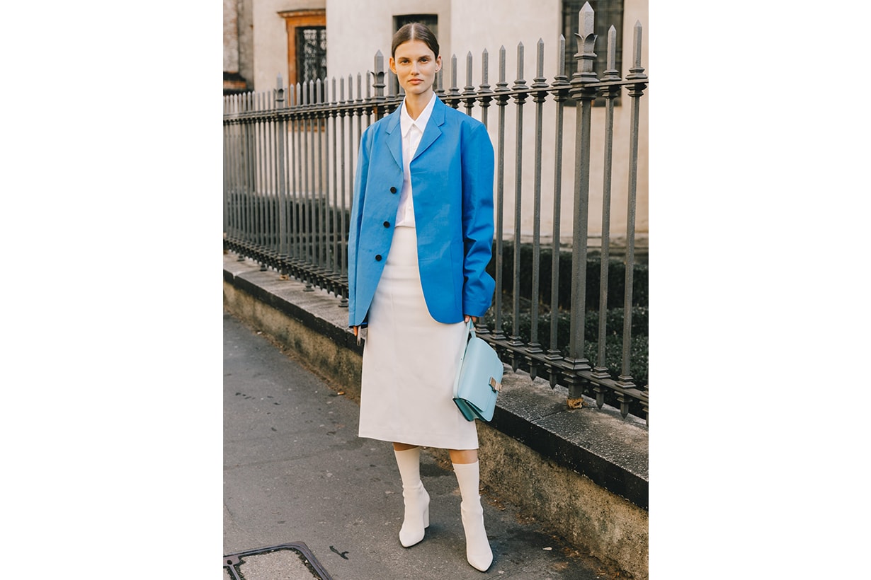 Blazer Shirt White Dress Boots Street Style 2019