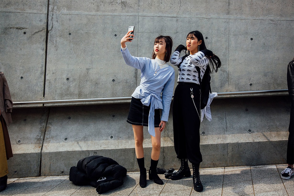 Korean Girl selfie Fashion Street Style