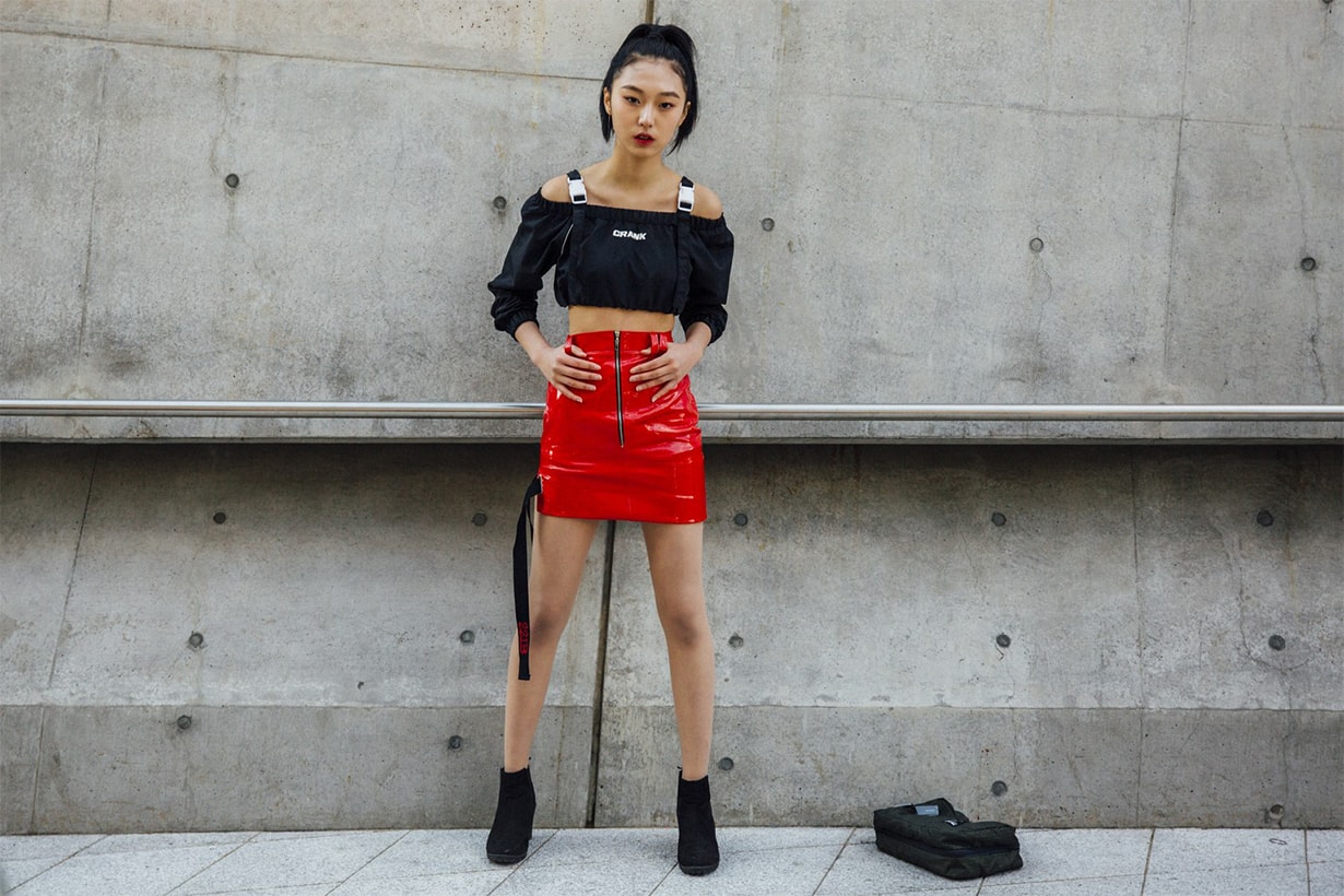 Korean Girl Mini Skirt Fashion Street Style