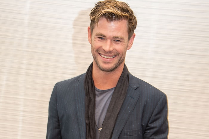 「雷神」又放笑彈!哼着歌在成員海報臉上塗鴉,唯有這位倖免⋯⋯